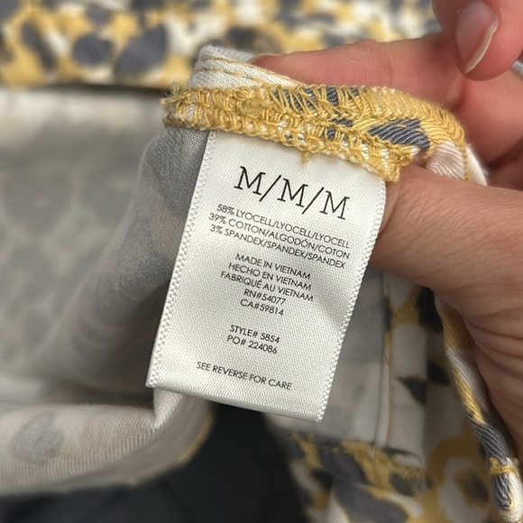 Cabi Providence Shirt Jacket Button Safari Print Size Medium #5854 - Picture 7 of 7